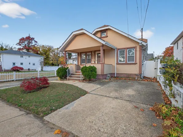 132 S Terrace Place, Valley Stream, NY 11580