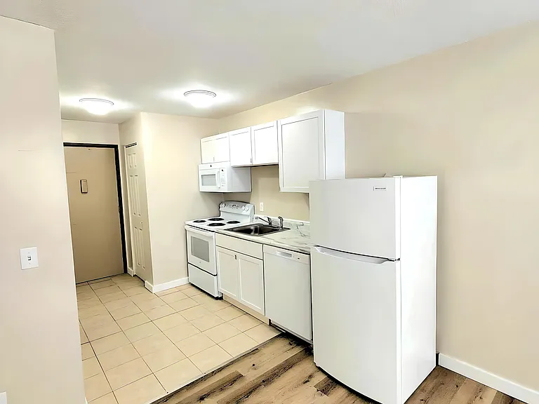 Keller Flats — Photo 33