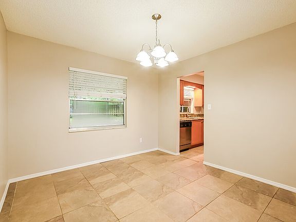 5th image of 392 Panama Cir