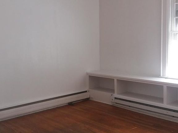 5th image of 1550 Quarrier St #B