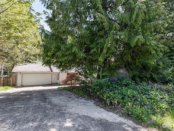 3rd image of 6678 Sunset Ave NE