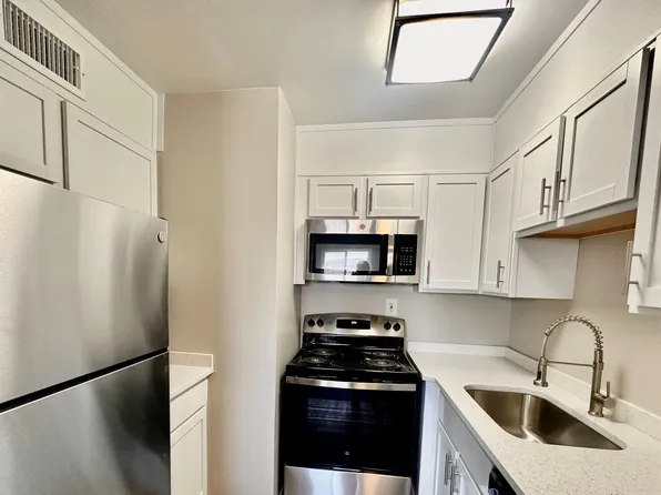 812 Lasalle Ave #5B, Hampton, VA 23669