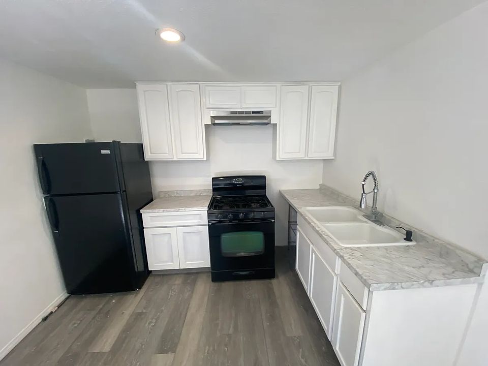 1st image of 2219 S Van Ness Ave #B