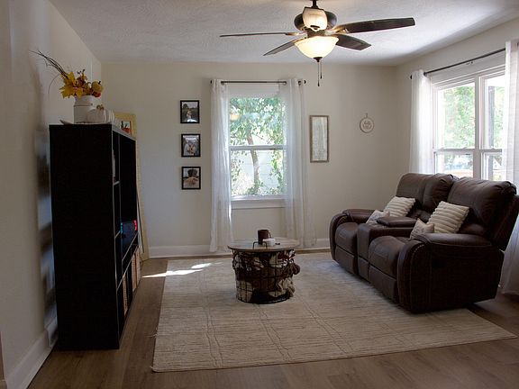 4th image of 2629 W College Street