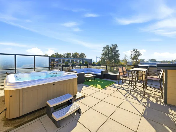 733 W 14th St #409, North Vancouver, BC V7M 0C6