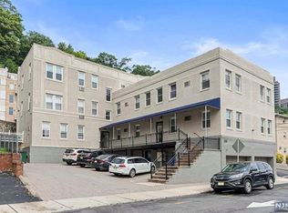 280 Undercliff Ave APT 8, Edgewater, NJ 07020