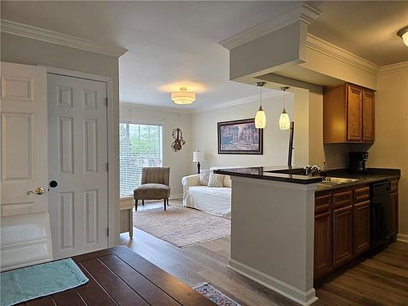 3rd image of 2511 Metairie Lawn Dr #215