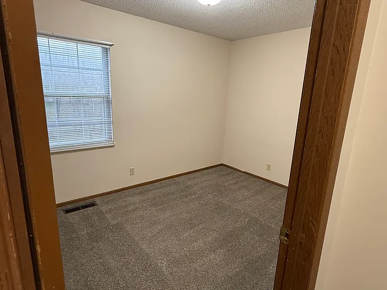 Oglebay Village Apartments — Photo 14