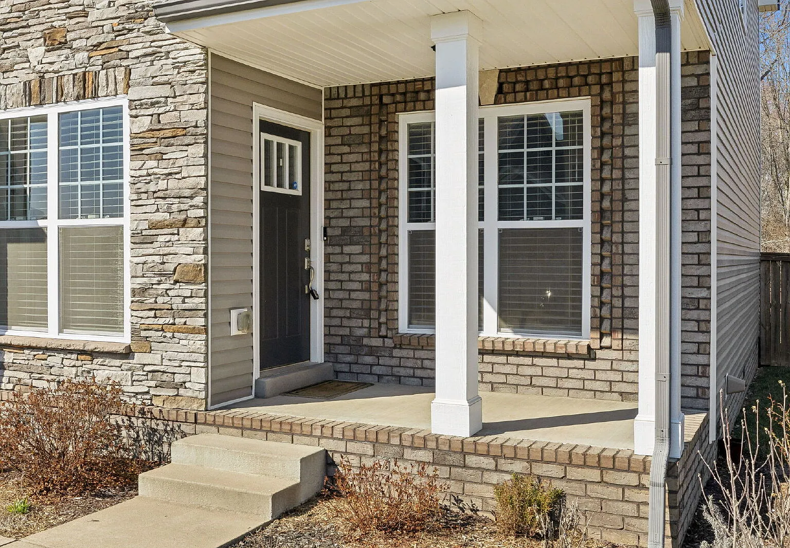 4 bed, 2.5 bath, 2230 sqft, $2,495 — Photo 4