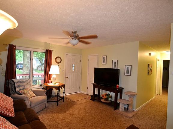 3rd image of 36 Martin Dr