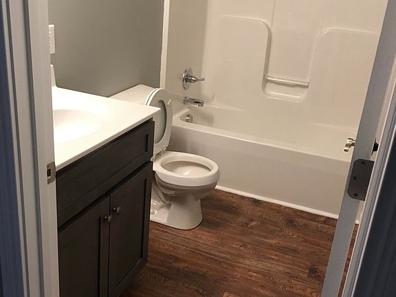 4th image of 114 Wood Ln #114