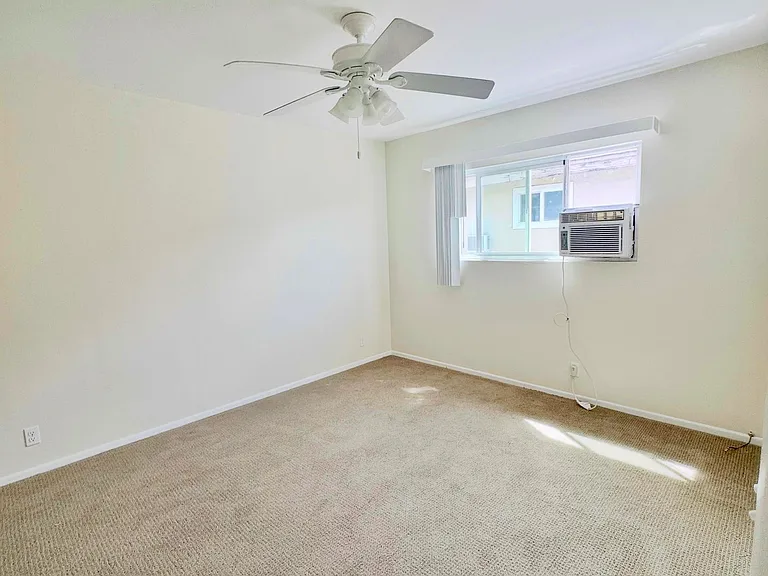 642 N. Hayworth Ave. — Photo 9