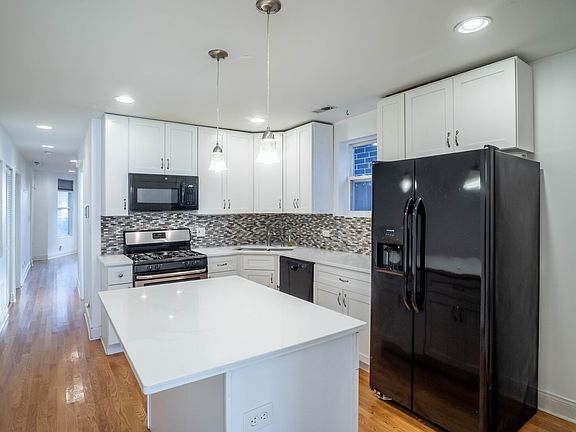 4th image of 2512 N Marshfield Ave