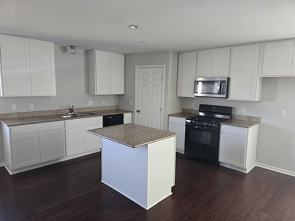 5th image of 2068 Meadow Ave