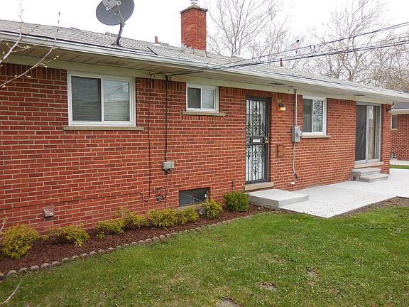 4th image of 27731 Buckingham St