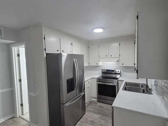 3rd image of 185 Springdale Ct #1
