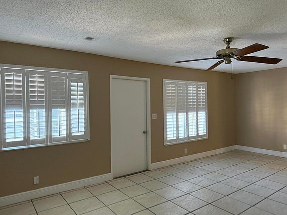 4th image of 320 SE 10TH Avenue #C