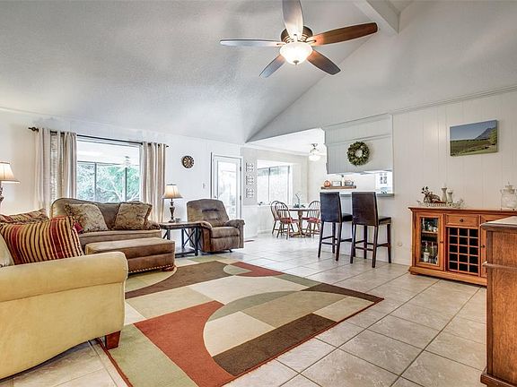 5th image of 516 Daffodil St