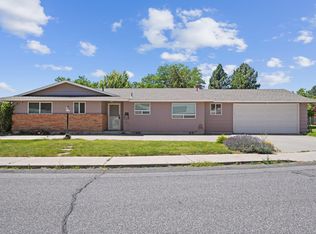 2413 W Grand Ronde Pl, Kennewick, WA 99336