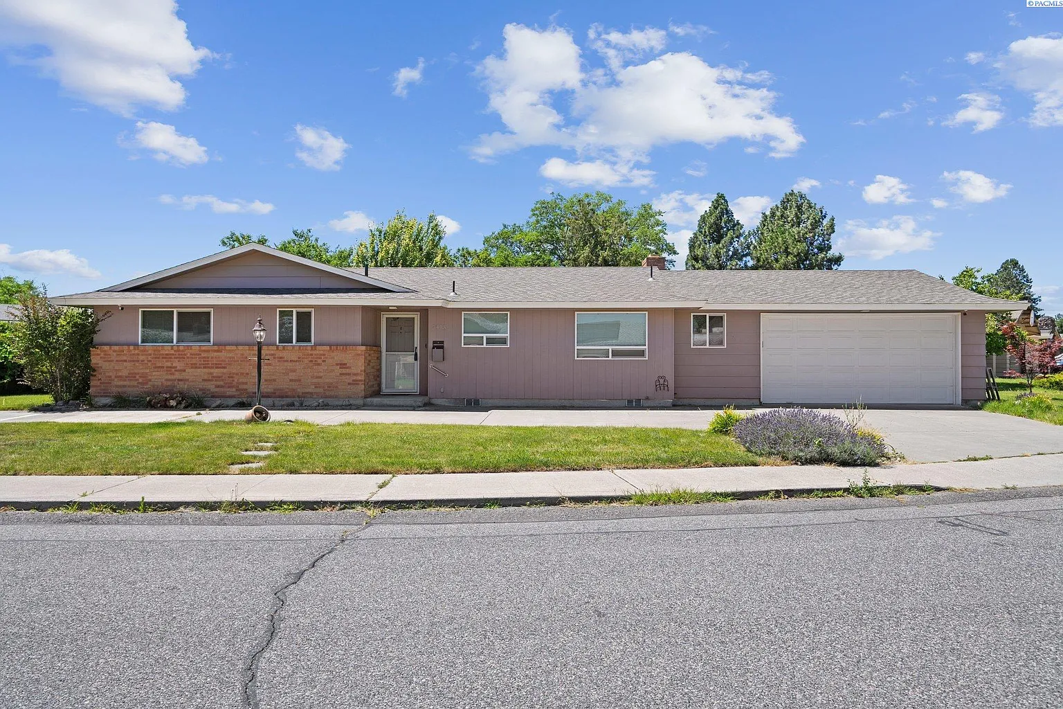 2413 W Grand Ronde Pl photo 1