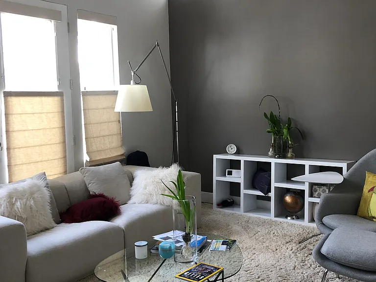 570 Minton Ln — Photo 3