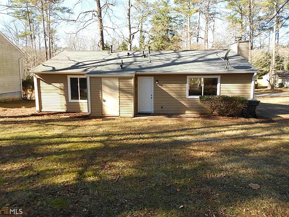 4th image of 225 Hembree Forest Cir