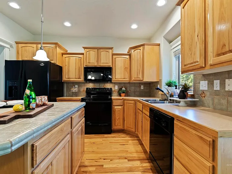 2516 E Alpomado Ct — Photo 10