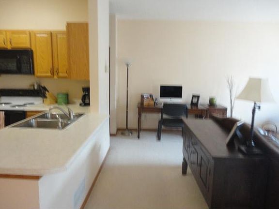 5th image of 697 Kingfisher Ln APT C