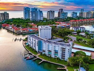 300 Park Shore DR #1E, Naples, FL, 34103