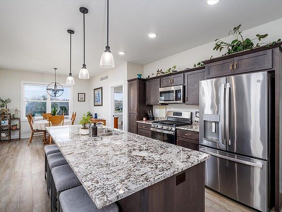 3rd image of 4006 Aldrin Ave