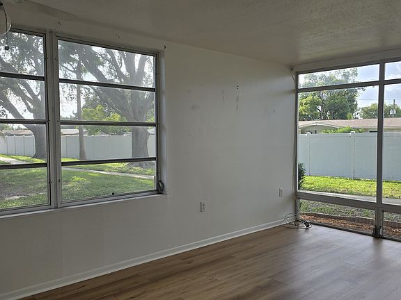 3rd image of 4365 Tahitian Gardens Cir APT E