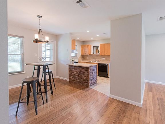 3rd image of 1805 Fair Oaks Dr