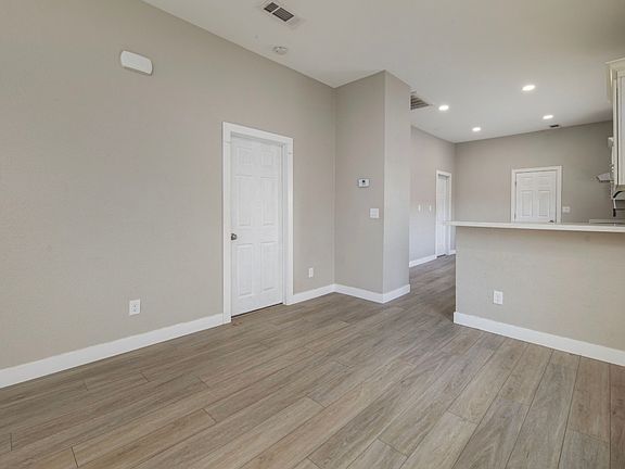 3rd image of 139 Lupton St