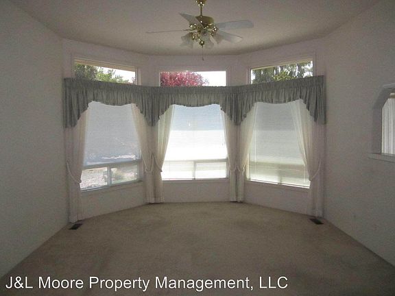 3rd image of 622 Shadow Wood Dr