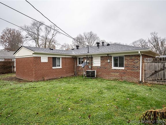 5th image of 906 Silverwood Drive