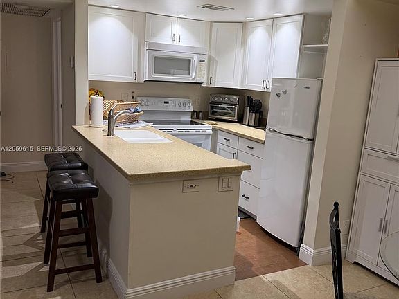 4th image of 4701 Lucerne Lakes Blvd E APT 104