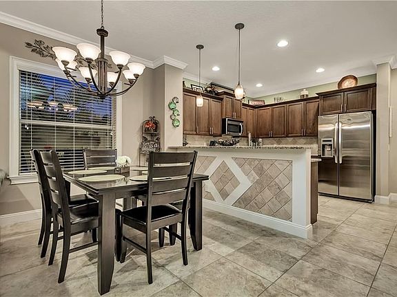 4th image of 11935 Forest Park Cir
