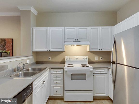 4th image of 3021 Nicosh Cir Unit 1206