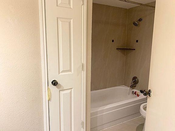 5th image of 10811 Richmond Ave APT 28