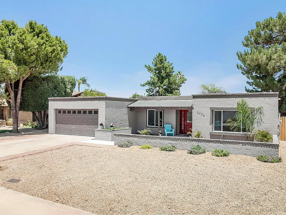 2436 W Gelding Dr