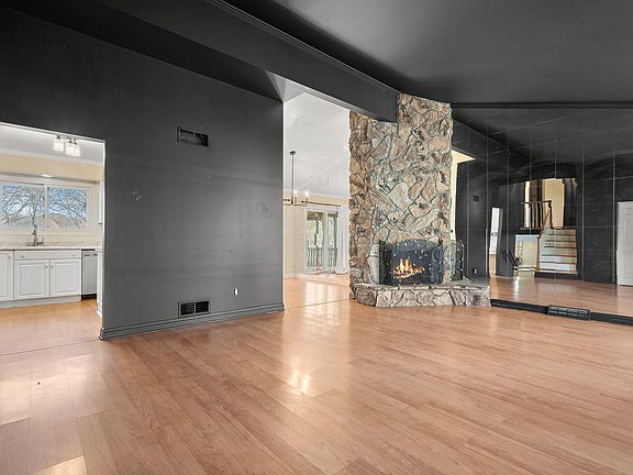 5th image of 1586 Sunnyslope Dr