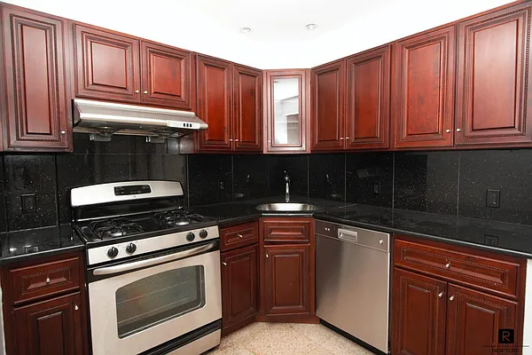 Rented by R New York | media 40