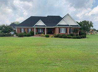 1520 Timberlake Dr, Clinton, NC 28328