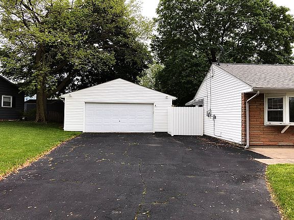 3rd image of 2628 Barryknoll St