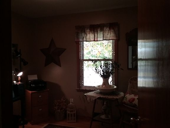 5th image of 221 S East St