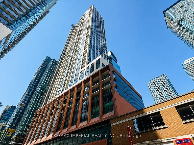 400 King St W #1716 — Photo 1