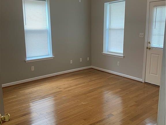 4th image of 869 W 35th St APT 4