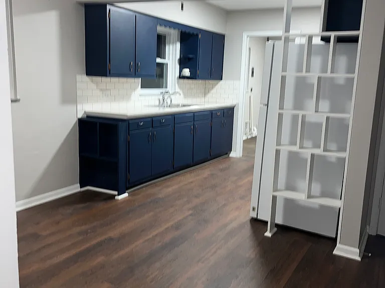138 E 6th St #138/140 — Photo 3