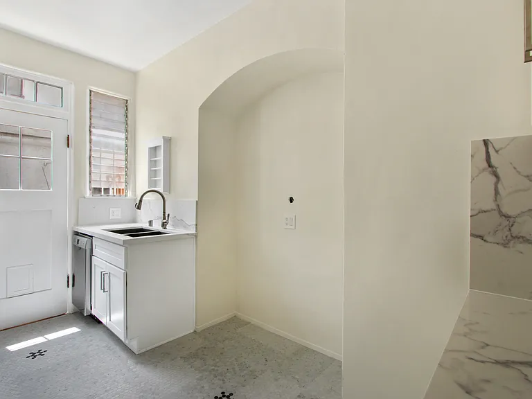 Four Gables Apartments — Photo 13
