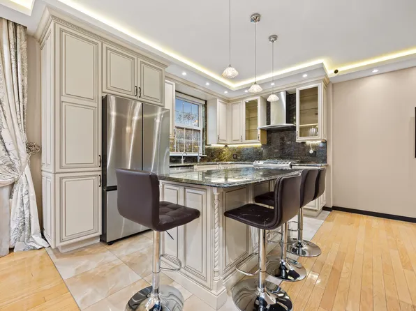 45 Oceana Drive East image 8 of 31